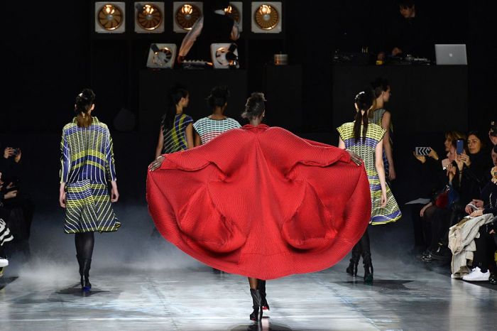 Models present creations for Issey Miyake during the 2016-2017 fall/winter ready-to-wear collection on March 4, 2016 in Paris.  AFP PHOTO / BERTRAND GUAY / AFP / BERTRAND GUAY        (Photo credit should read BERTRAND GUAY/AFP/Getty Images)